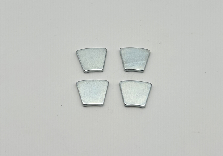 配图为钕铁硼永磁材料,扇形状