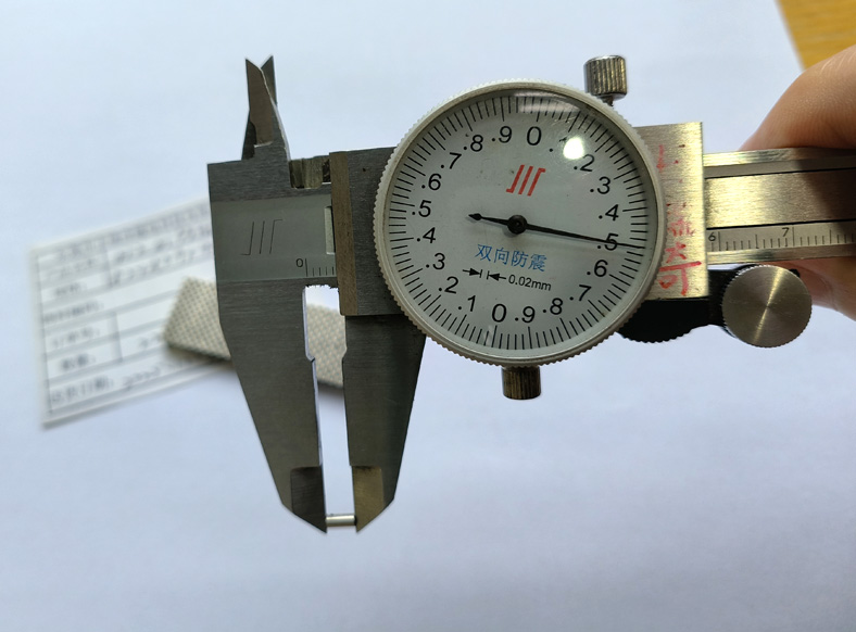 0.9mm小孔径向钕铁硼空心圆柱磁铁N52